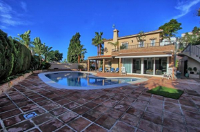 Villa Espaciosa con Piscina y Vistas al Mediterráneo en Torremolinos